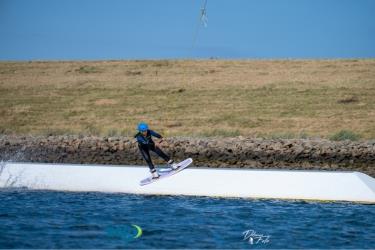 Mand på china bank ved wakeboardbanen 